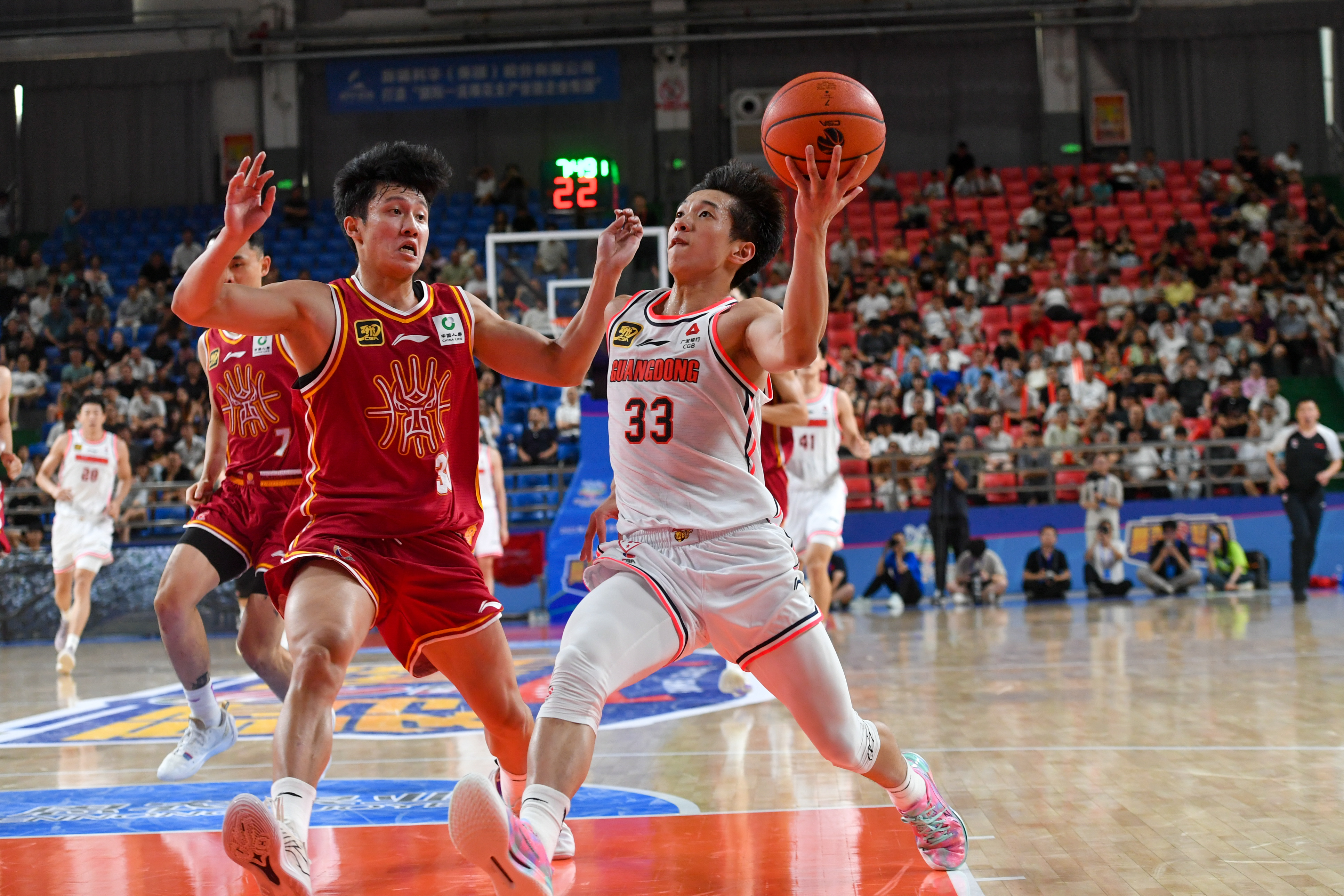 ac米兰-夏洛特黄蜂迎CBA常规赛关键赛；赛前篮板制胜；震撼外界；身体对抗强度拉满的简单介绍